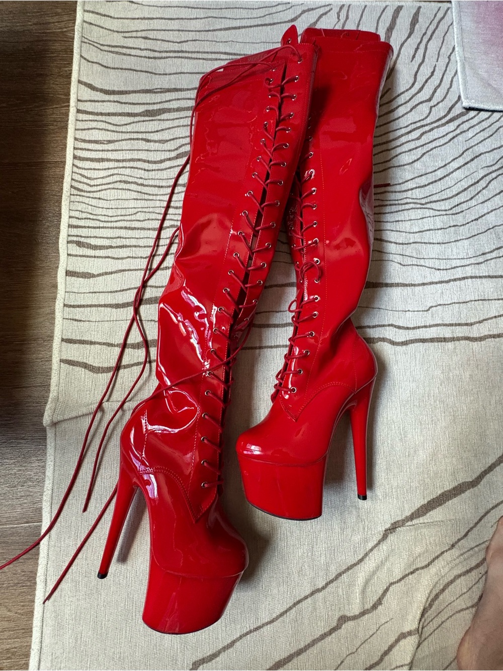Hella Heels - 7” US6 - Picture 3 of 6